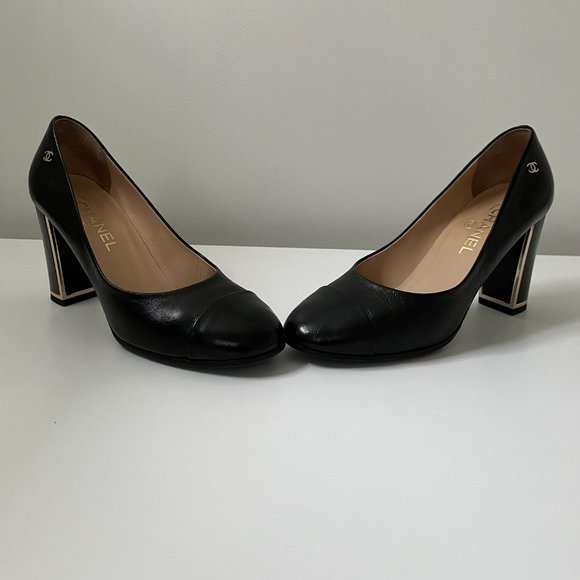 CHANEL Cap-Toe Black Leather Pumps - Picture 4 of 13